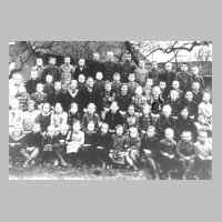 045-0004 Schueler der Volksschule Klein Engelau im Jahre 1931-32 mit dem Lehrerehepaar Jobst.jpg